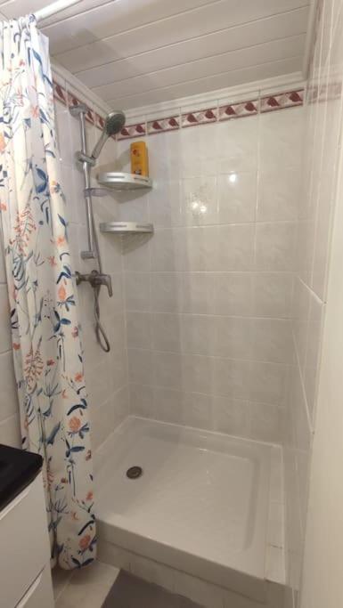 Appartement En Rez De Jardin Et Terrasse Ds Villa Hyeres Luaran gambar