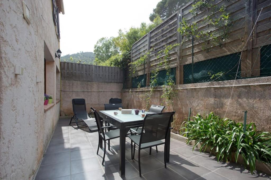 Appartement En Rez De Jardin Et Terrasse Ds Villa Hyeres Luaran gambar