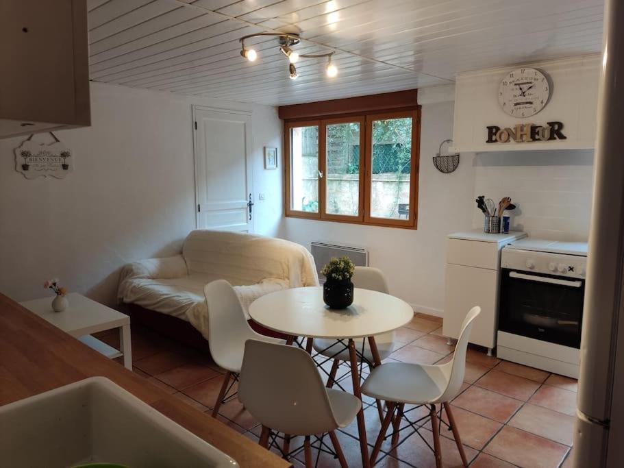 Appartement En Rez De Jardin Et Terrasse Ds Villa Hyeres Luaran gambar